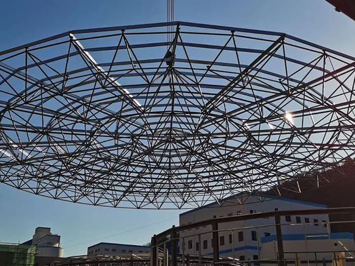 内蒙古螺栓球网架工程施工现场